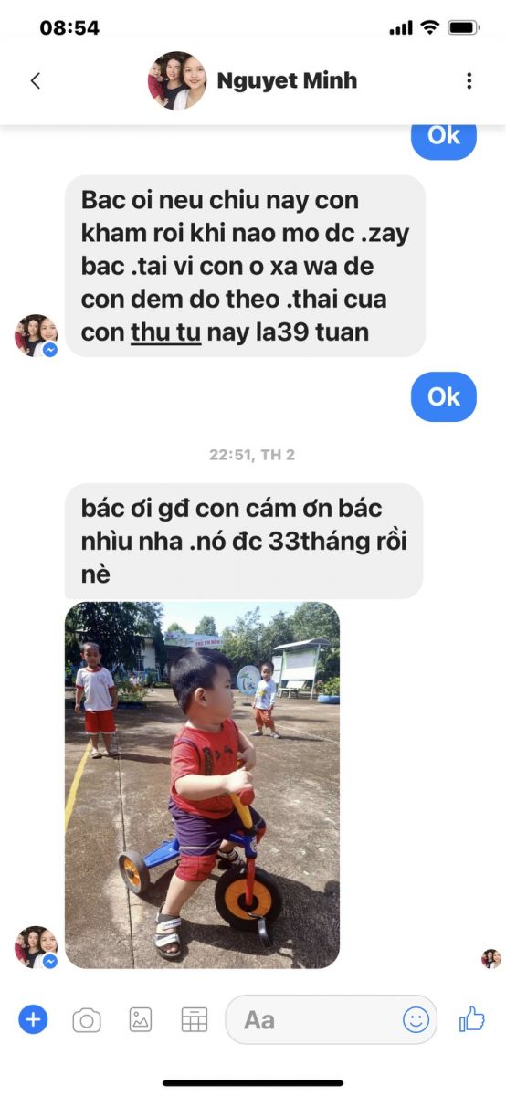 Mẹ bỉm cảm ơn bác sĩ Điệp sau khi vượt cạn thành công dưới sự hỗ trợ của bác sĩ Điệp