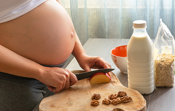 Canxi góp phần vào sự phát triển của thai nhi trong bụng mẹ