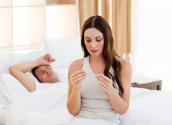 Quan hệ khi có kinh nguyệt ngày cuối có thai không