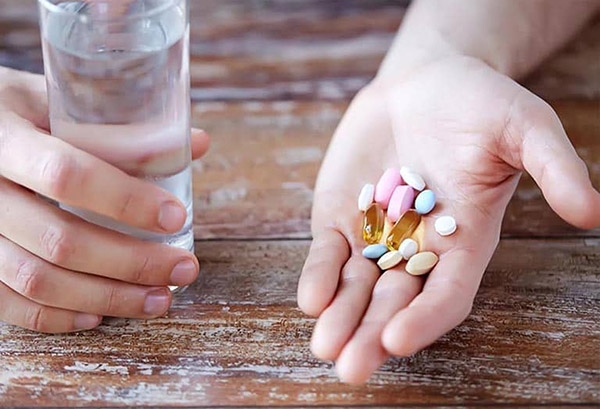 Nữ giới bị khô hạn âm đạo không nên sử dụng thuốc Tây y bừa bãi